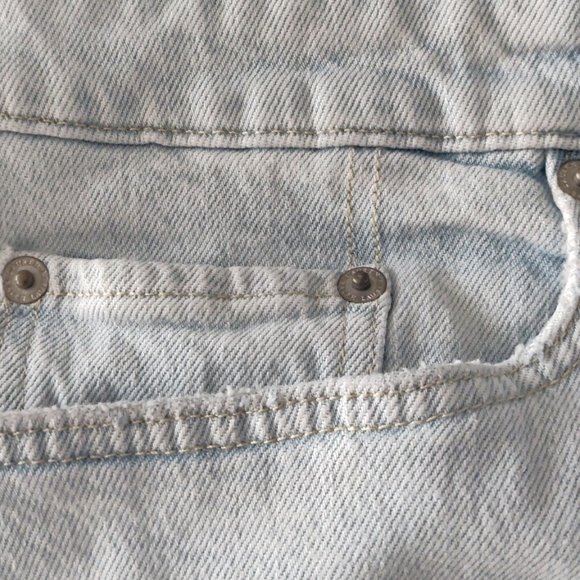 Lauren Ralph Lauren Women's Medium-Wash Denim Shorts with Frayed Hem. Size 22 W - Picture 10 of 15